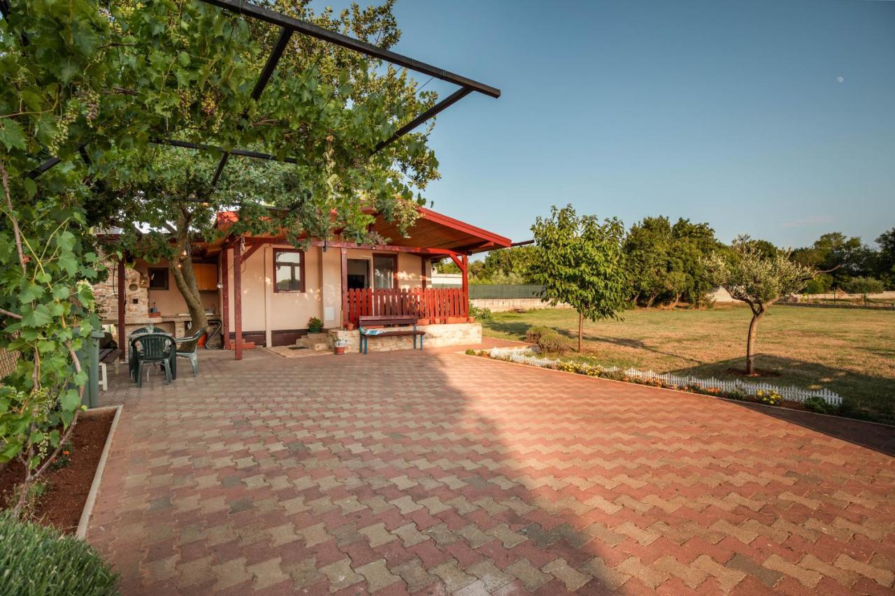 Funny House Villa Пула Екстериор снимка
