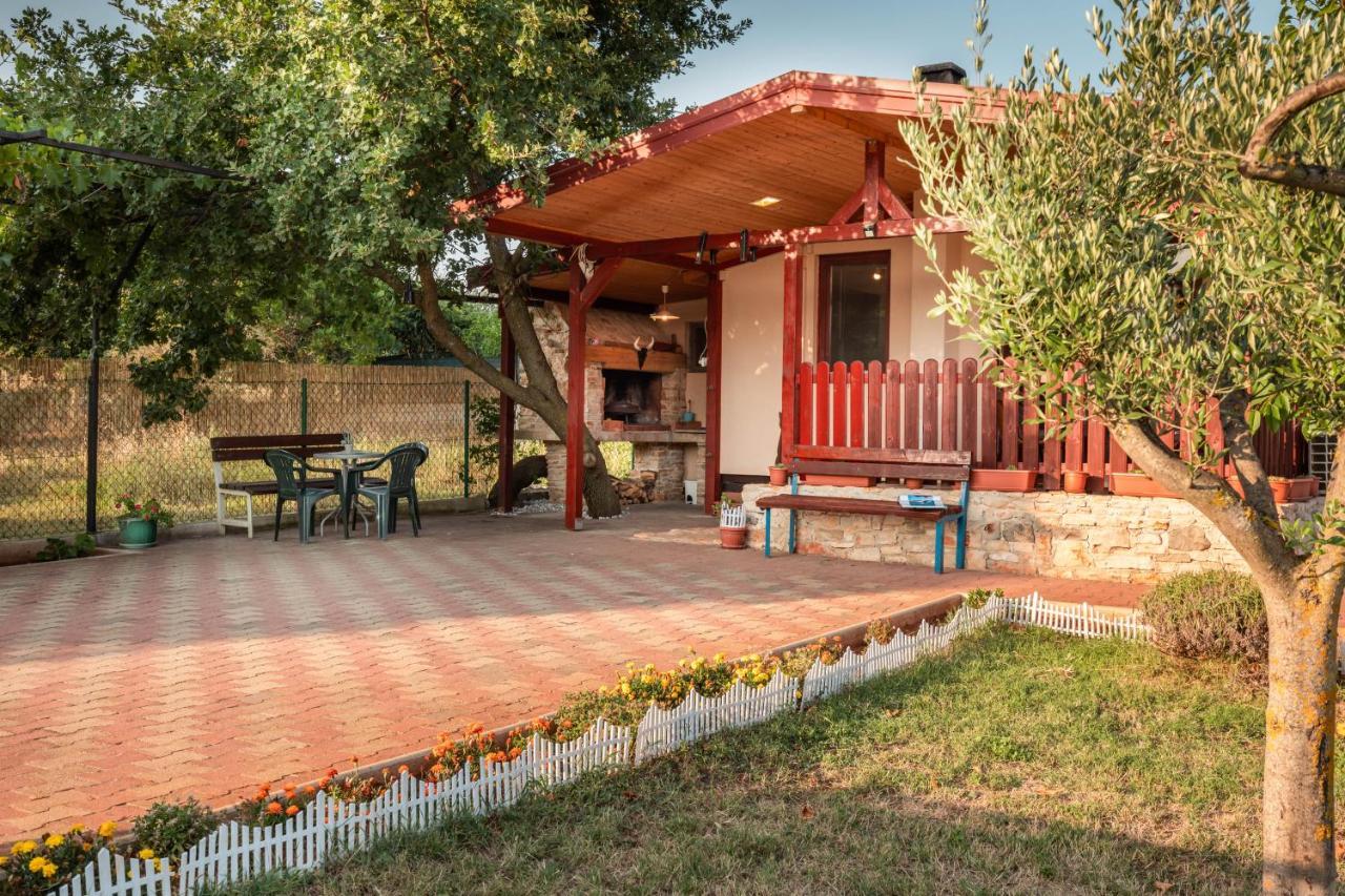 Funny House Villa Пула Екстериор снимка